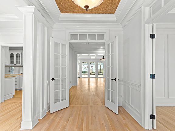 3rd image of 5013 Hanna Ln