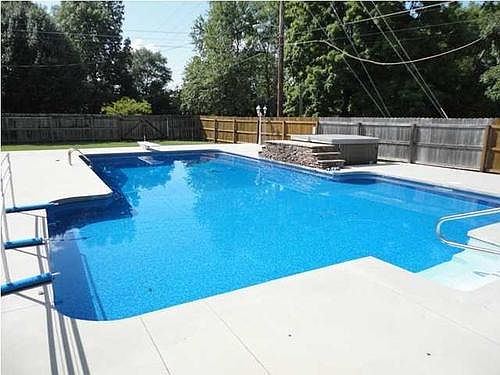 3rd image of 1628 Shelby Cir
