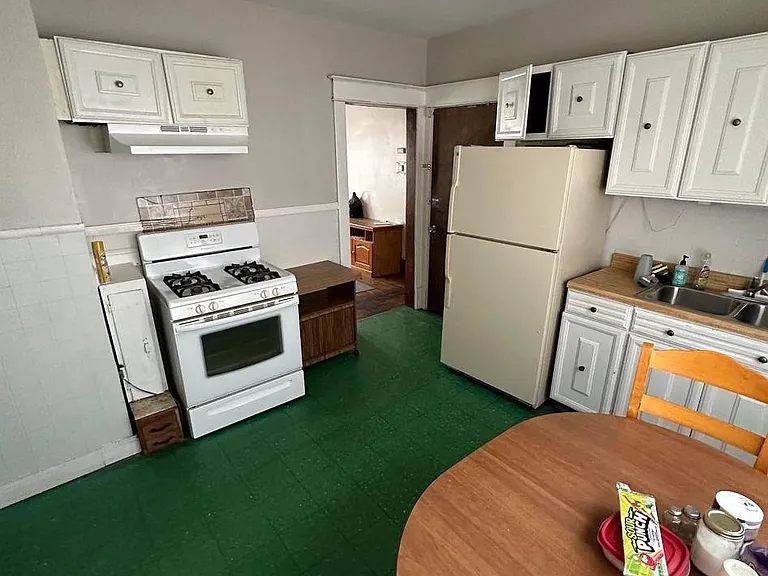 39 Lisbon Ave #1 — Photo 6