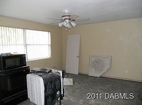 4th image of 414 N Yonge St