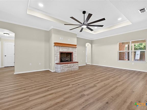 5th image of 3907 Dewitt County Ct