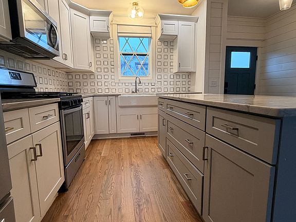 3rd image of 35 Cottonwood St