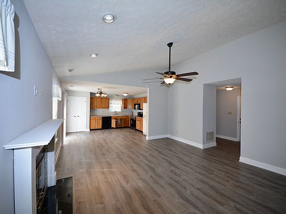 3rd image of 12935 Galloway Cir
