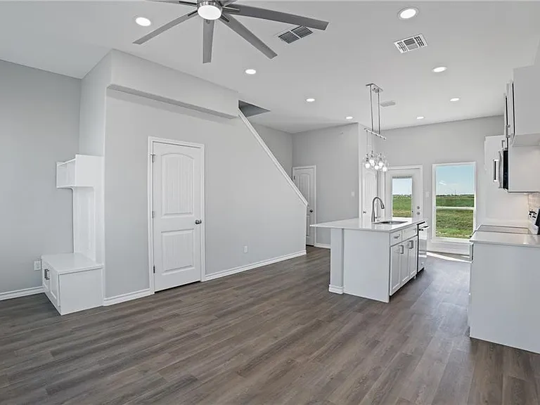 14933 Leeward Dr — Photo 10