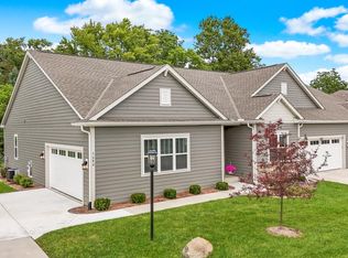 7686 W Park Circle Way, Franklin, WI 53132