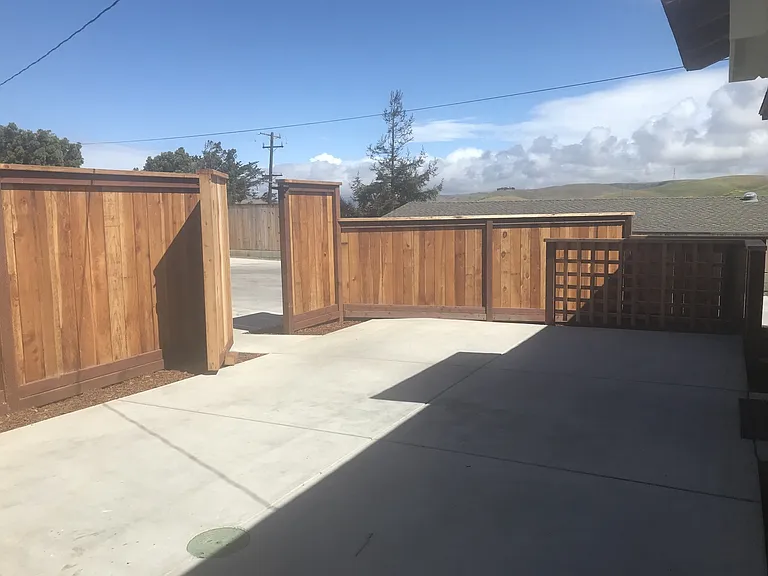 543 Kings Ave — Photo 4