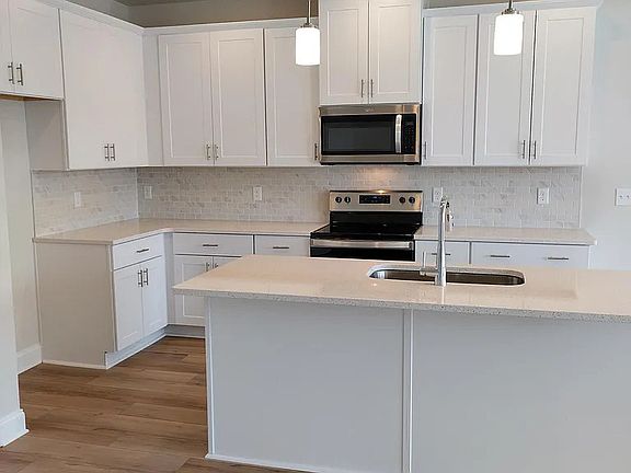 5th image of 249 Netherlands Blvd