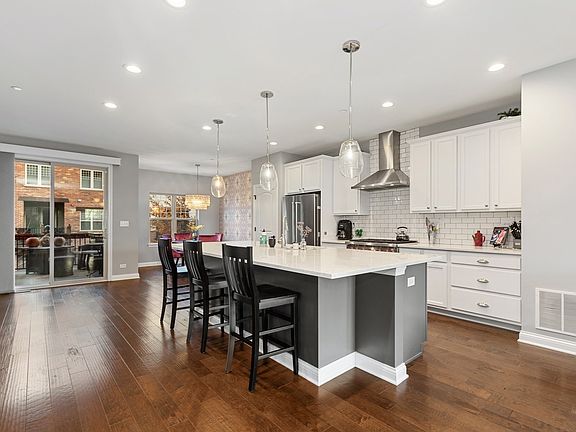 4th image of 627 Parkside Ct