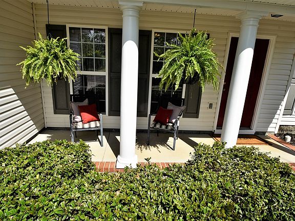 3rd image of 91 Cape Fox Cir