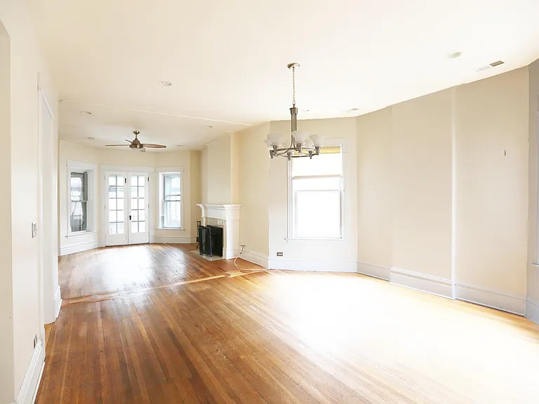 1239 W Winnemac Ave #2 — Photo 2