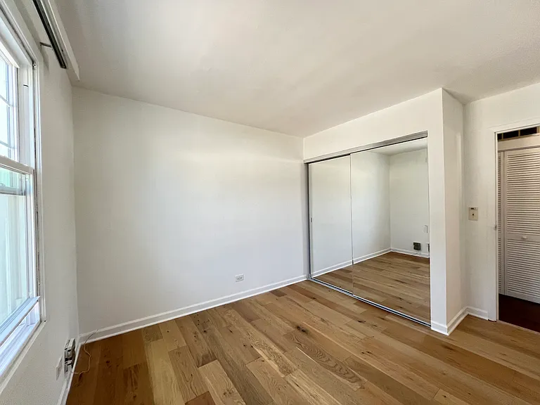 358 E Farmingdale Cir — Photo 14