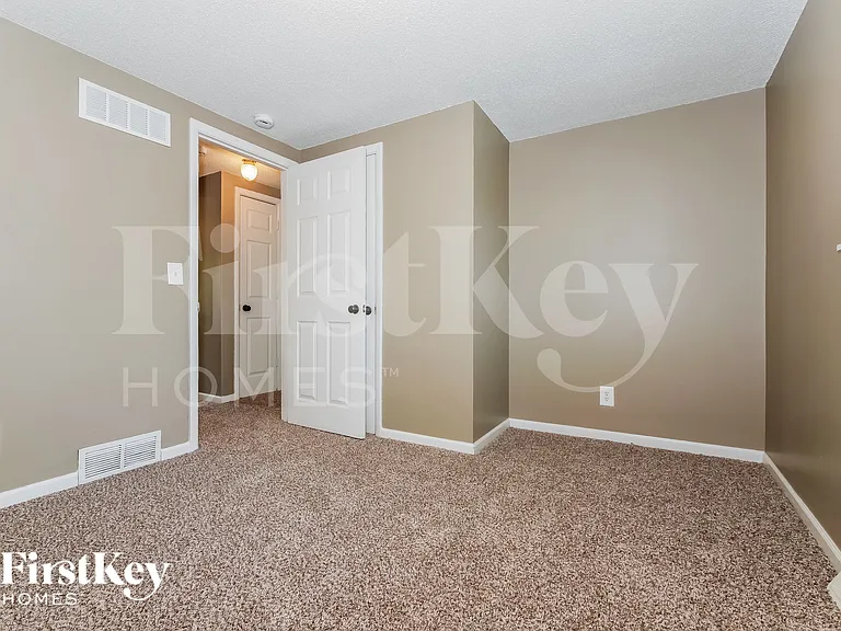 5042 N Bellaire Ave — Photo 13