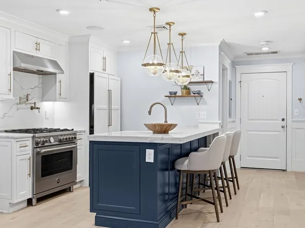 150-156 Athens St #2, Boston, MA 02127