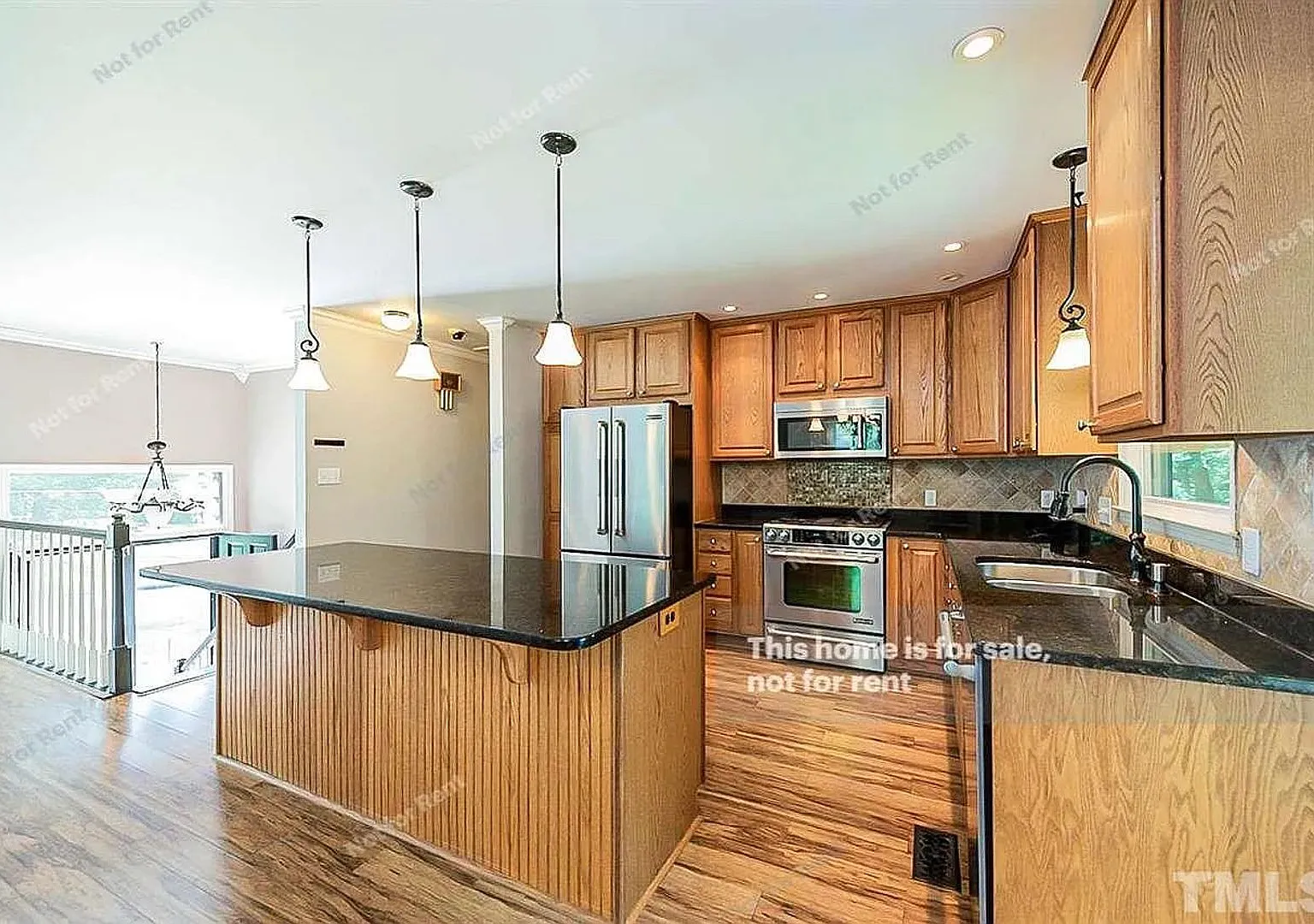 Room in 6 Bedroom Home at Oak Park Rd — Photo 4