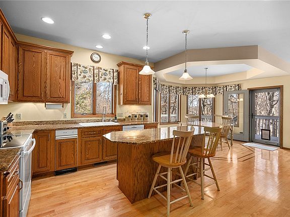 5th image of 231 Oak Knoll Drive