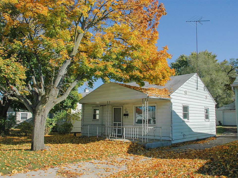 1st image of 210 Wellington St