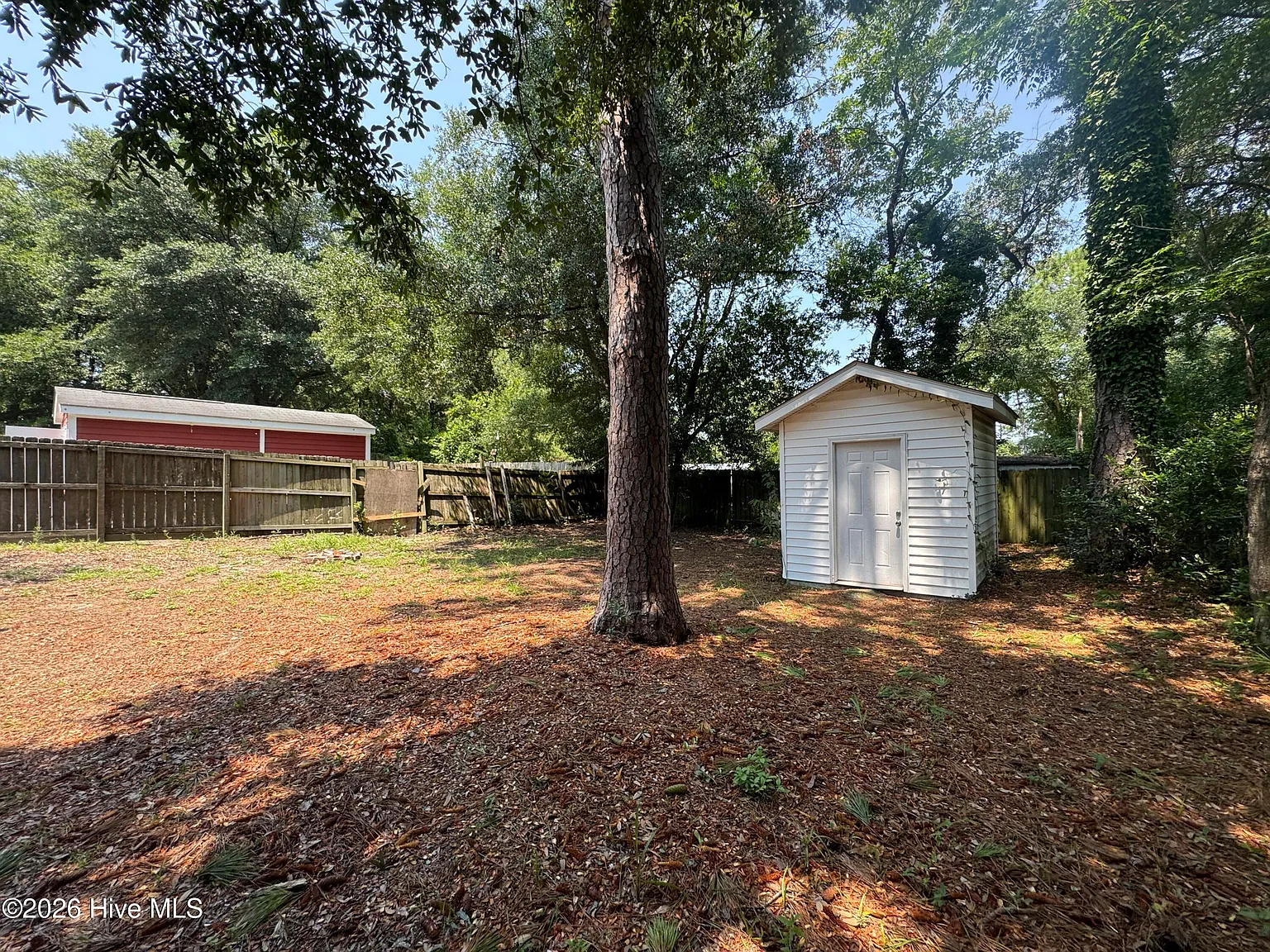 3 bed, 2.0 bath, 1150 sqft, $2,095 — Photo 4