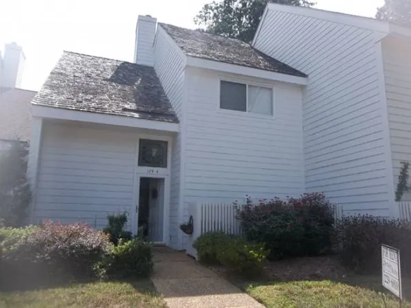 124 Governor Berkeley Rd, Williamsburg, VA 23185