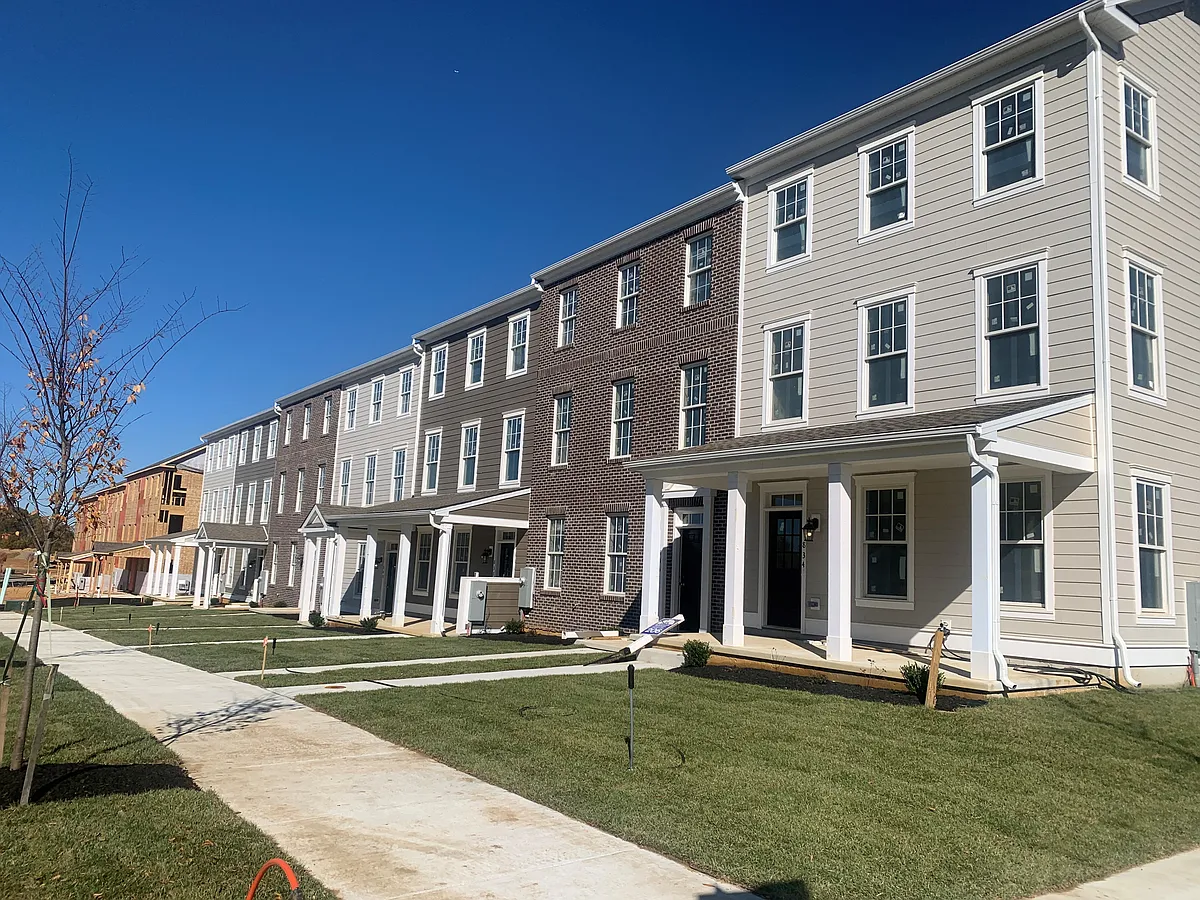 Building Photo - 838 Mapleton Ave #205