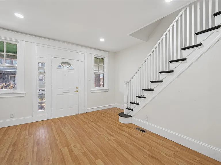 1623 S Lindenwood St — Photo 12