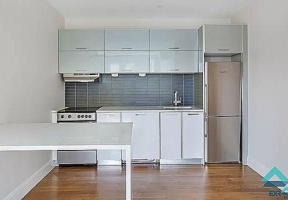 3rd image of 261 Evergreen Ave