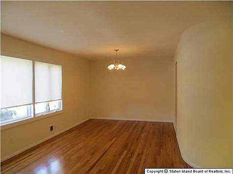 4th image of 115 Guyon Ave