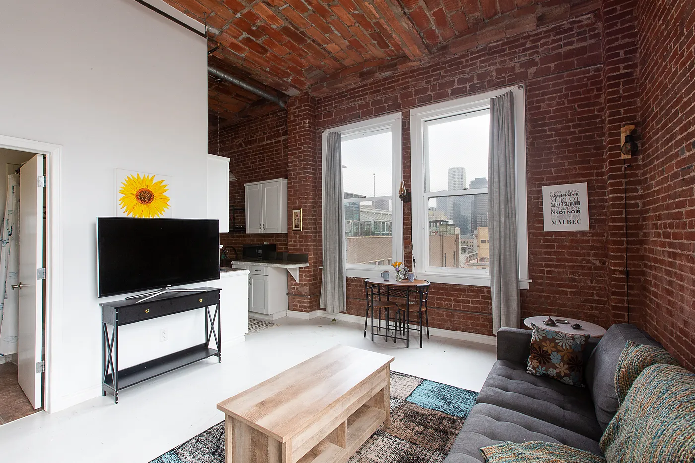 Studio, 570 sqft, $2,200 — Photo 2