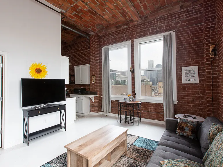 215 W 7th St #1301 — Photo 2