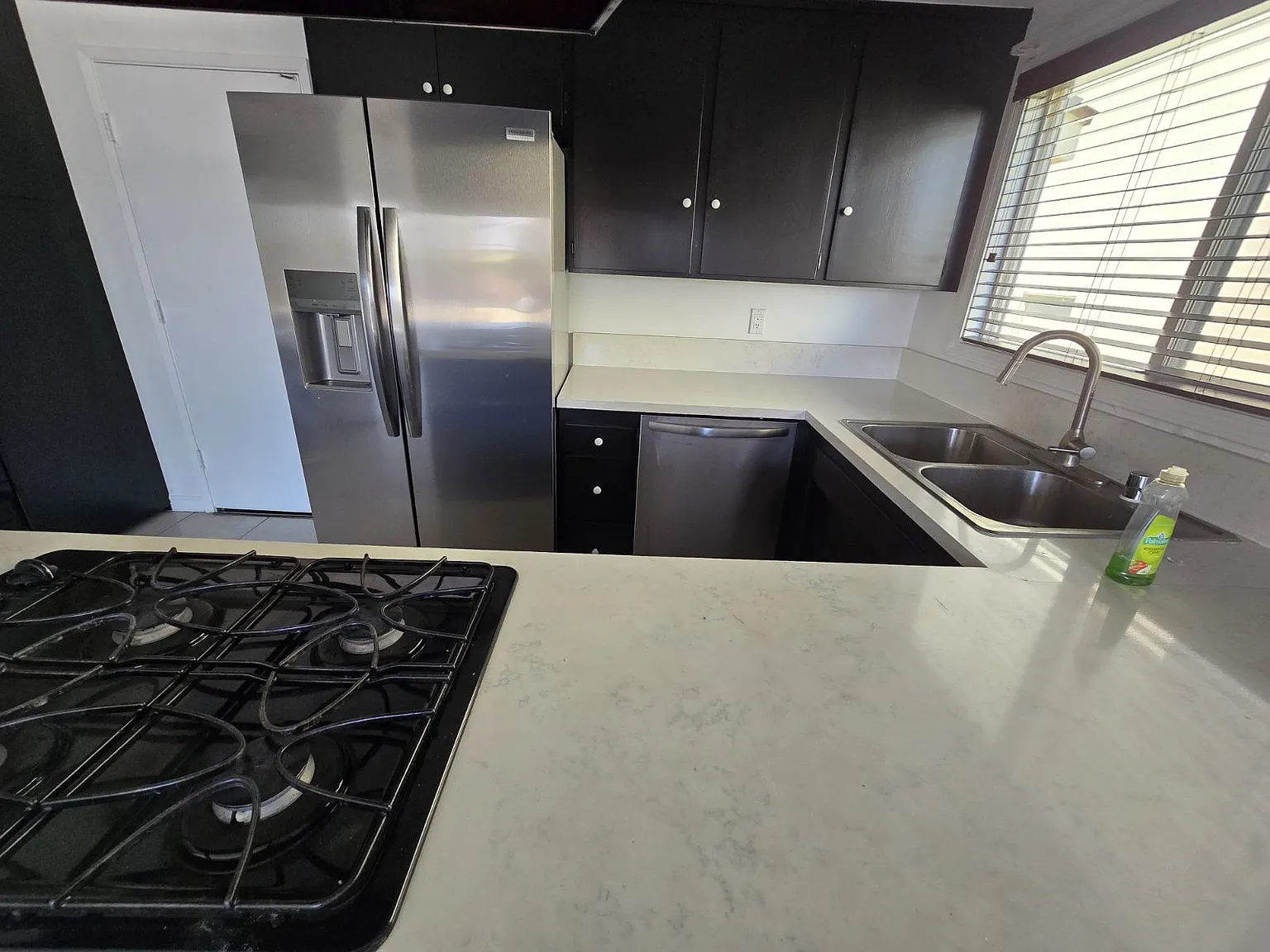 4 bed, 2301 sqft, $5,000 — Photo 4