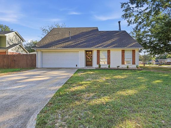 2nd image of 122 Presidio Pl