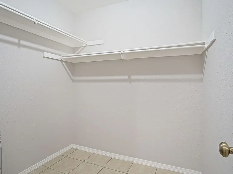 Meridian Place Apartments — Photo 23