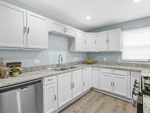 5th image of 10320 S Lacrosse Ave