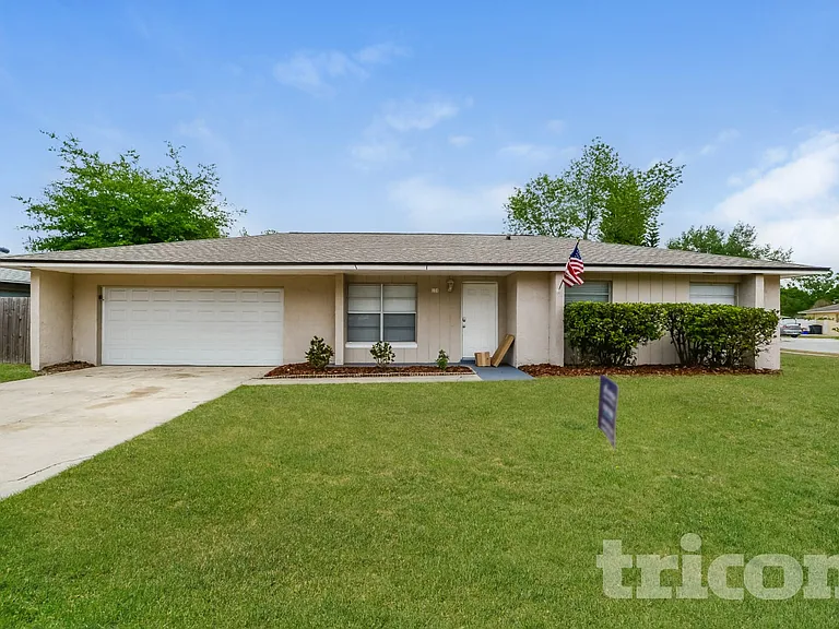 125 Hidden Lake Dr — Photo 1