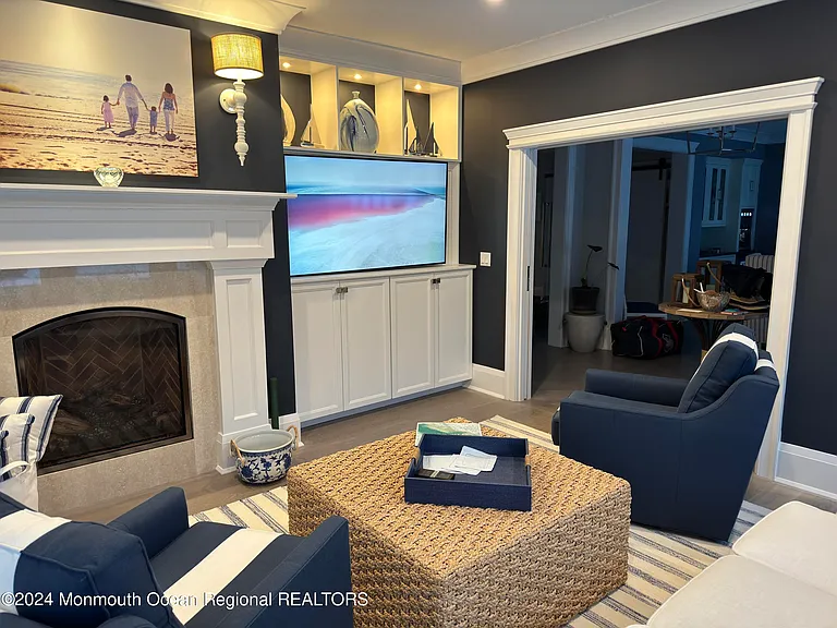 117 Sylvania Ave — Photo 6