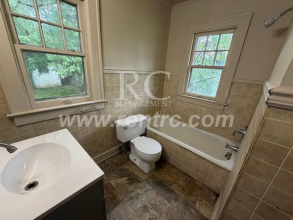 4th image of 625.5 Commercial St