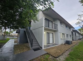 6901 NW 179th St APT 212, Hialeah, FL 33015