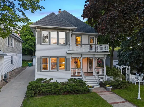 1821 East Olive STREET #1823, Shorewood, WI 53211