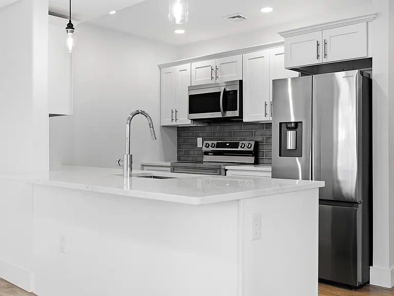 255 Maverick St #403 — Photo 2
