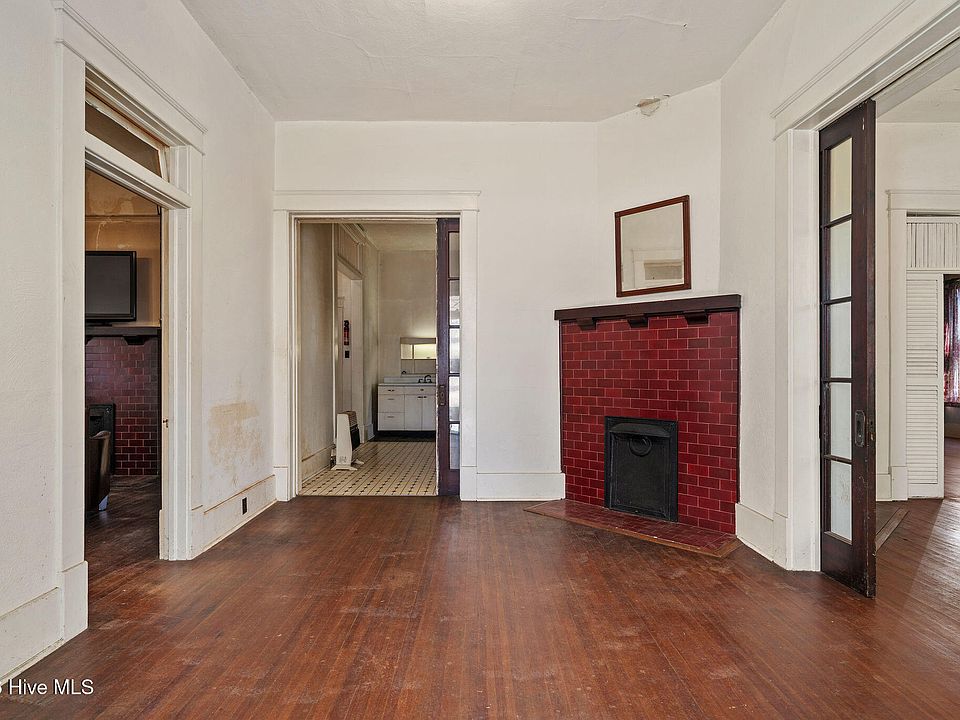 7th image of this home