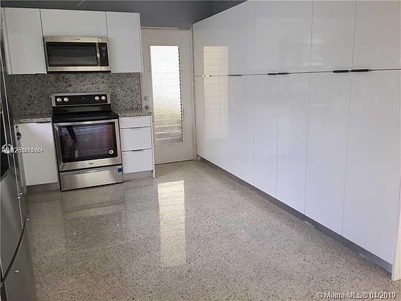 2nd image of 19410 NE 18th Pl