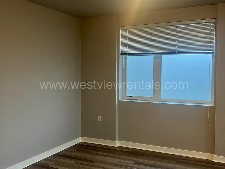 203 E Laurel St — Photo 226