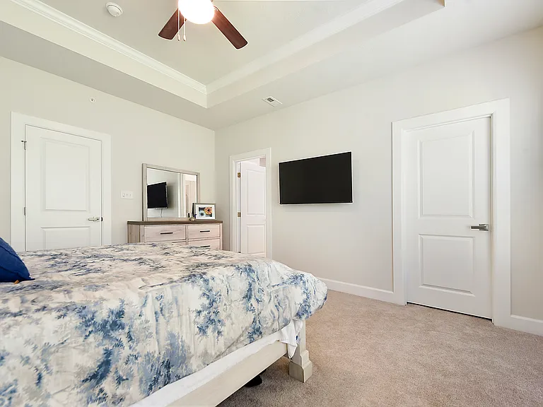 409 Spruce Ln — Photo 17
