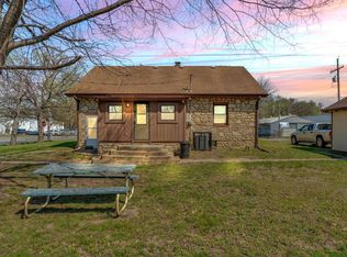 101 NW Elm Row Ave, Topeka, KS 66608