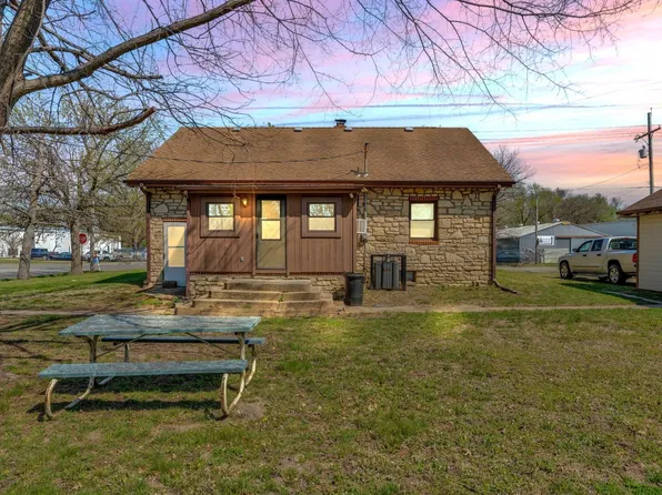 101 NW Elm Row Ave, Topeka, KS 66608