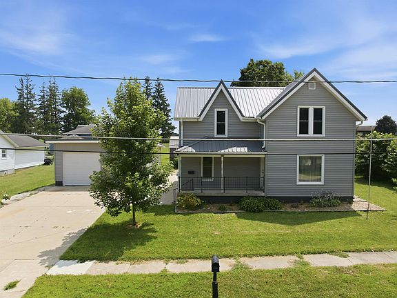 2nd image of 613 Wapsie St