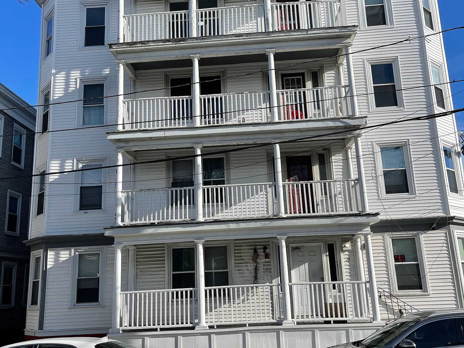 3 bed, 1050 sqft, $2,700 — Photo 2