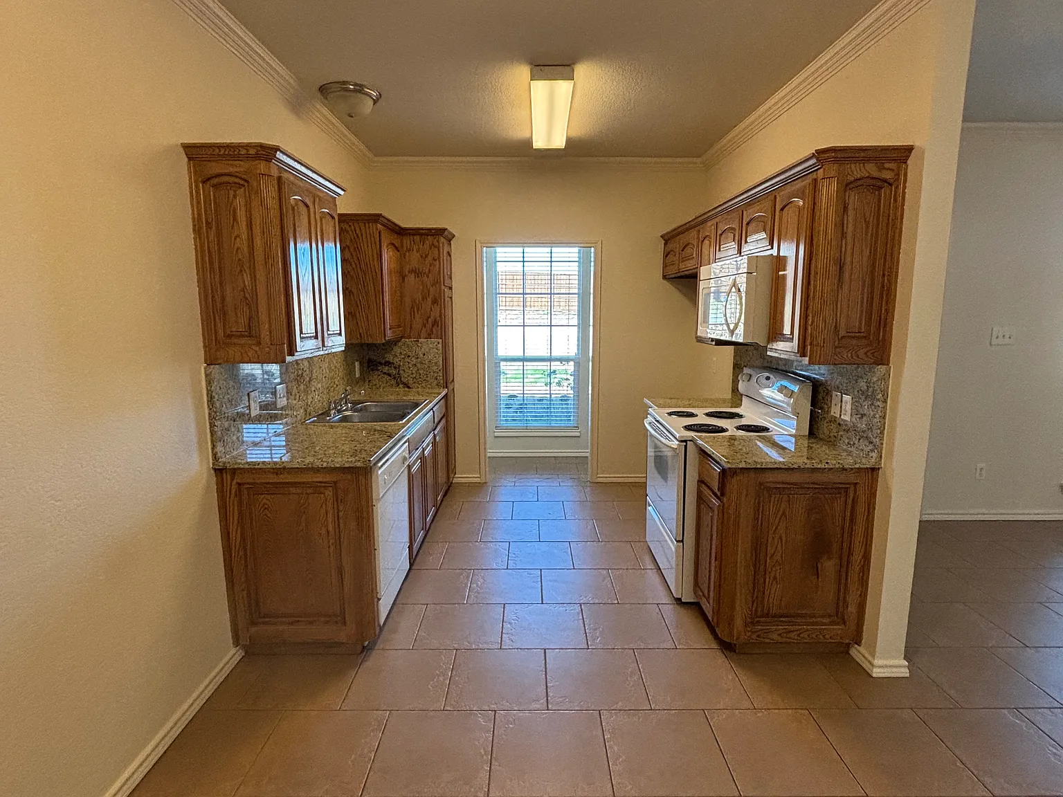 2 bed, 1050 sqft, $1,425 — Photo 3