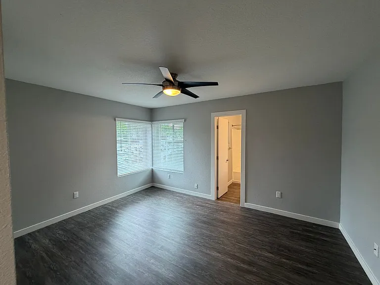 The James Apartments — Photo 102