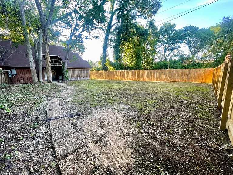 1242 Sharlo Ave #C-2 — Photo 3