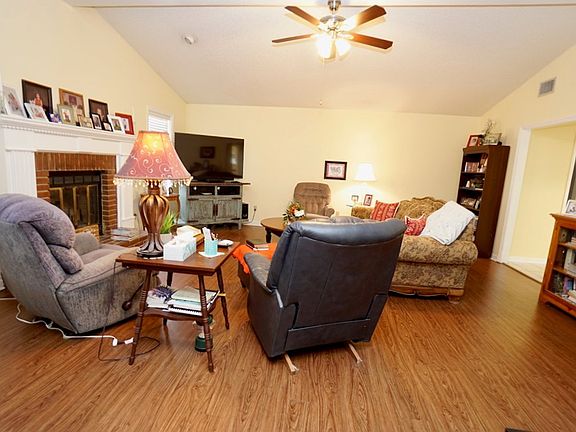 3rd image of 2817 Willow Wood Cir